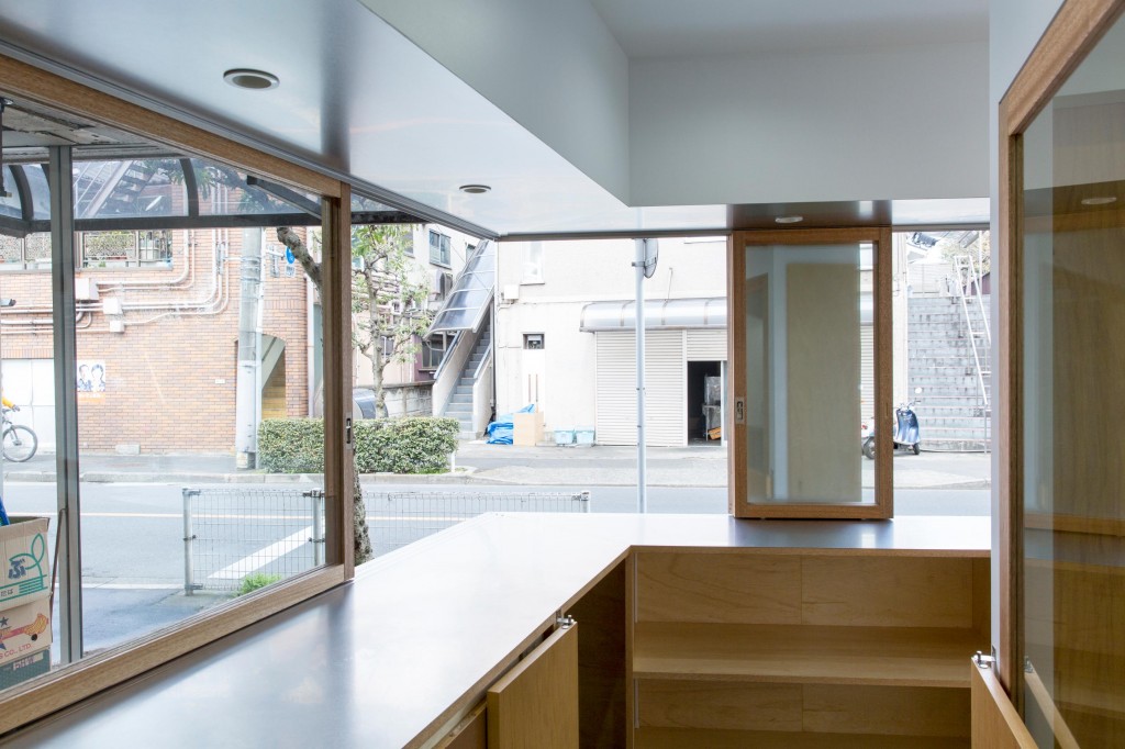 th_kitchen-interior-semiclose